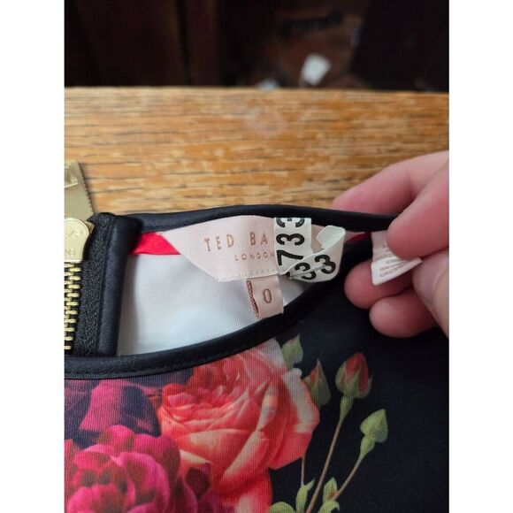 Ted Baker 'Xylee' Juxtapose Rose Skater Dress size 0 (XS) - Picture 3 of 5